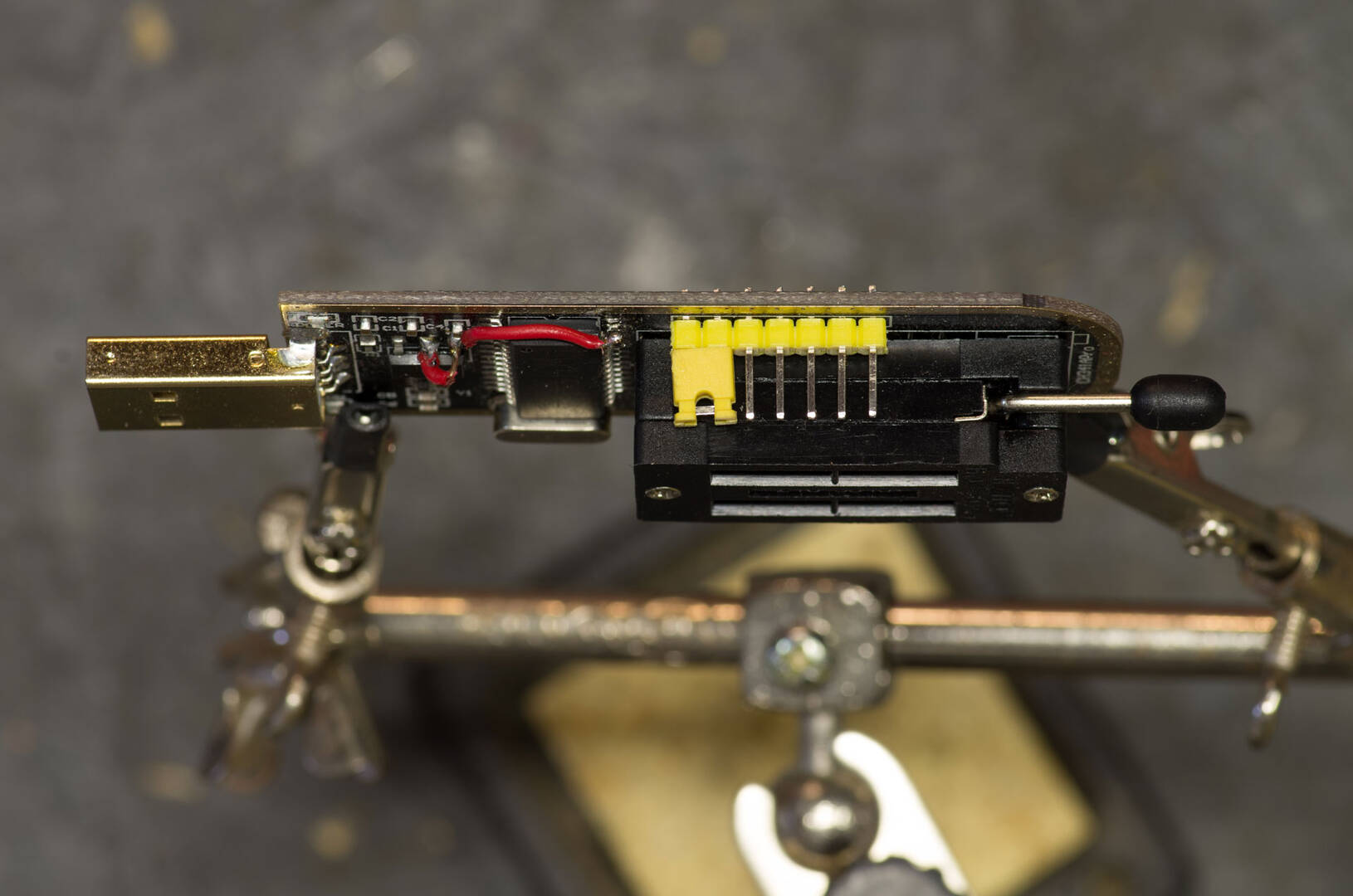 3.3V CH341a Signal Output Modification [Chuck Nemeth]
